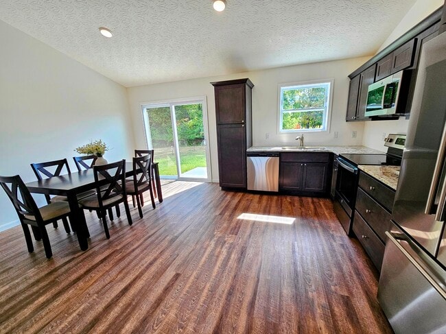 Building Photo - 1003 Waynoka Dr