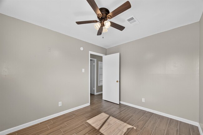Building Photo - 5126 Denoron Dr