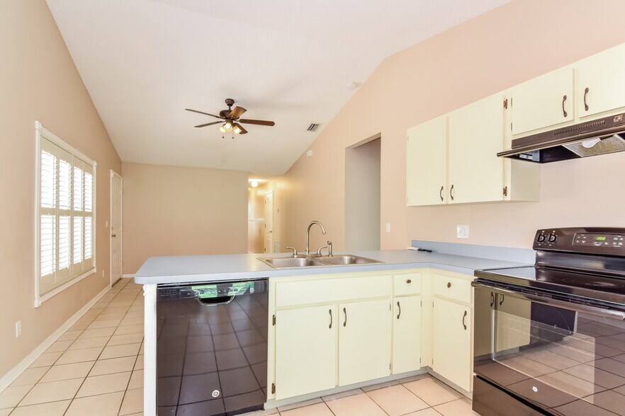 Building Photo - 23033 Clearwater Pl