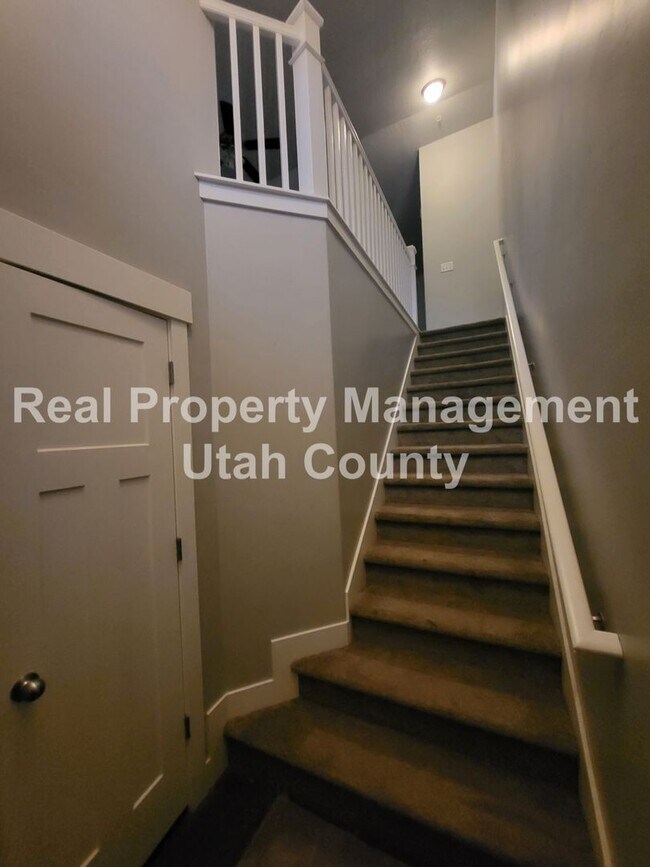 Building Photo - Pet Friendly Springville Condo