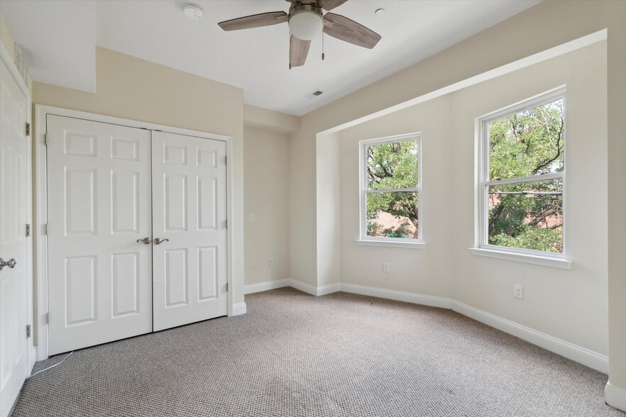 Building Photo - 1928 N Gratz St