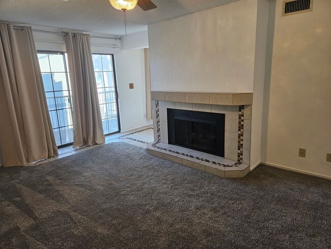 Building Photo - Laguna Nuevo Upstairs Condo in a Riverfront Community