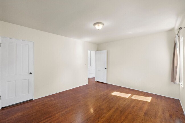 Building Photo - Centrally Located in the heart of Laguna Village