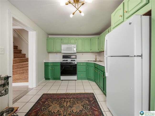 Building Photo - 115 2nd St