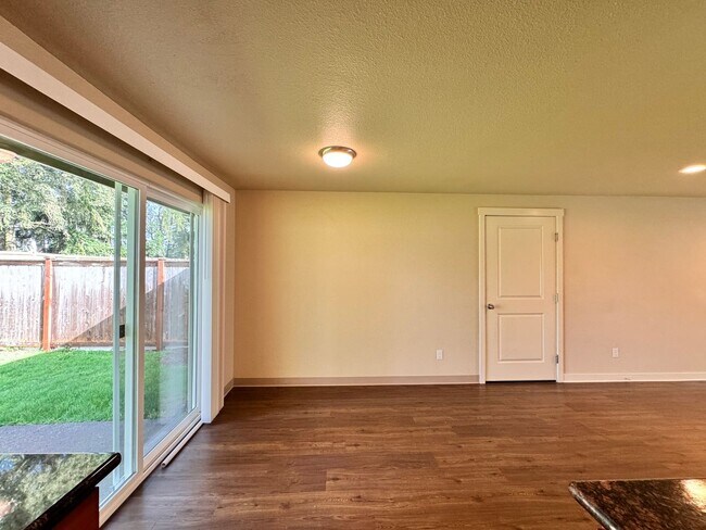 Building Photo - 17402-17404 8TH AVE CT E