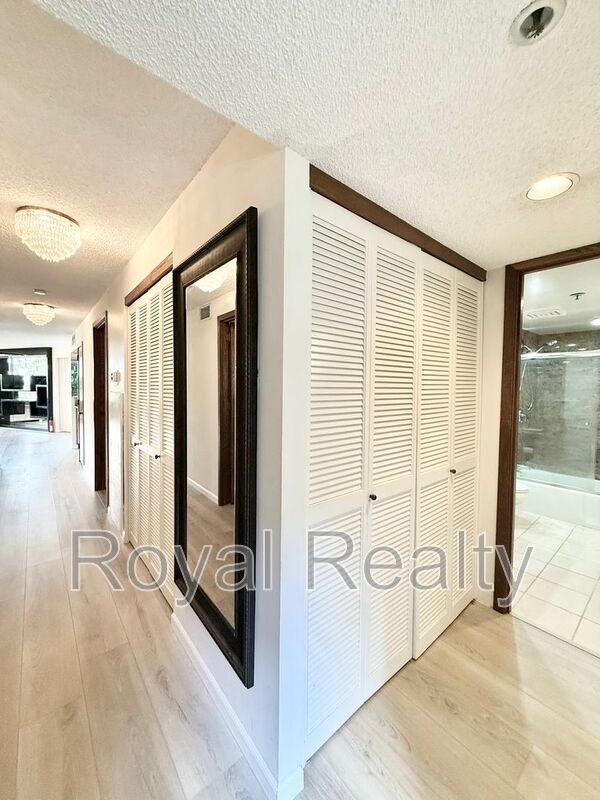 Building Photo - 555 Hahaione St