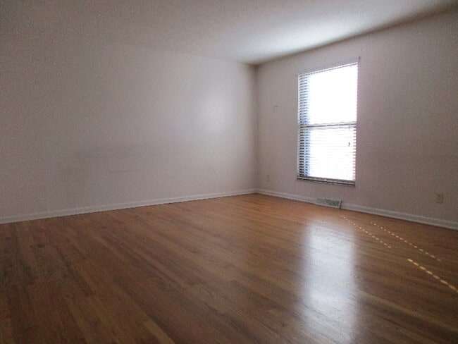 Building Photo - 1844 Willoway Cir S