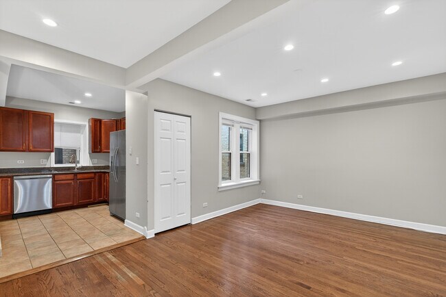 Building Photo - 9100 Lamon Ave