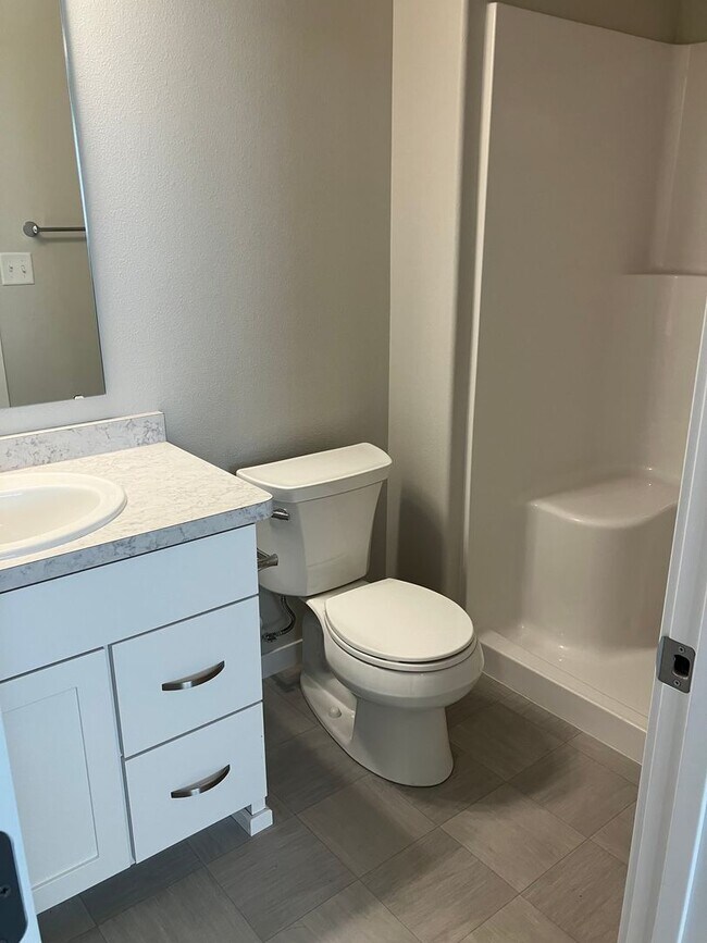 Building Photo - 3 Bed 3 Bath Twin Home