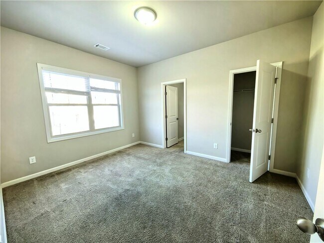 Building Photo - 3068 Ivy Crossing Dr