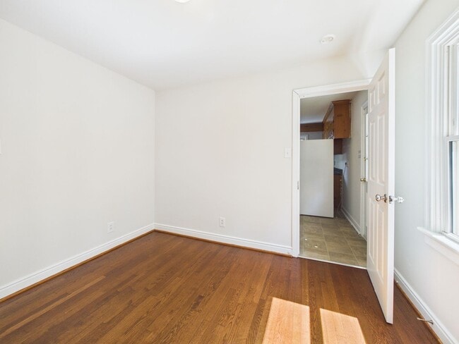 Building Photo - 955 Barlen Dr