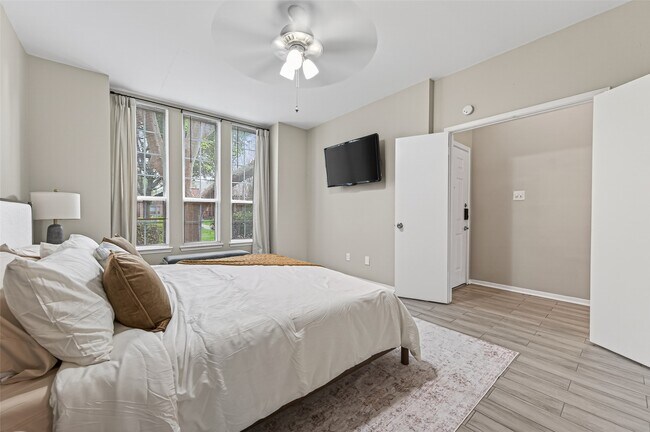 Building Photo - 6635 Queensclub Dr