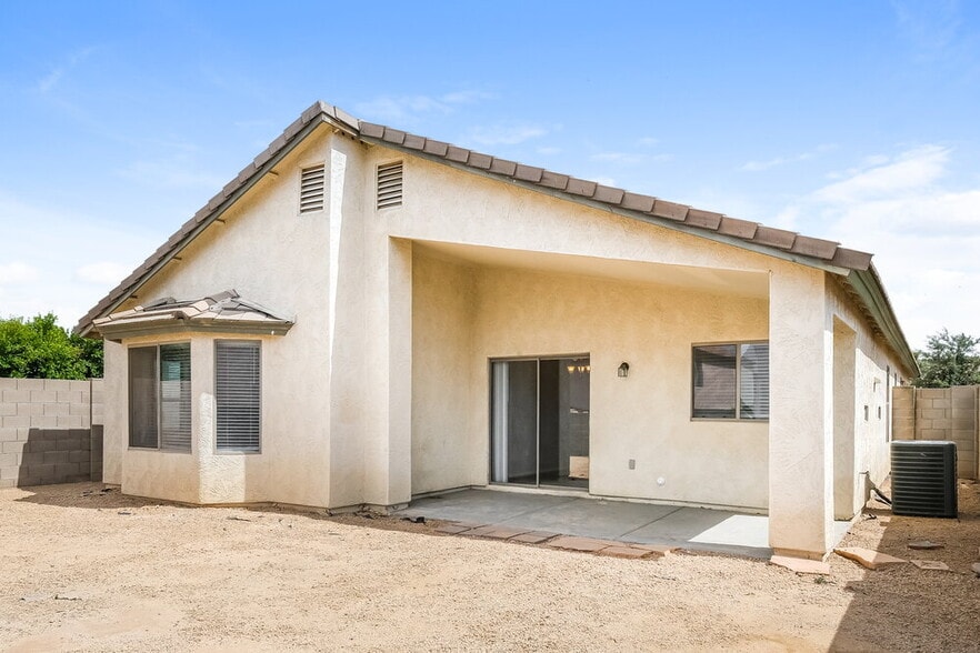 Building Photo - 1114 E Fraktur Rd
