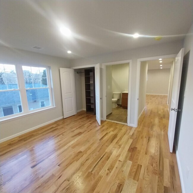 Building Photo - 343 Jackson St