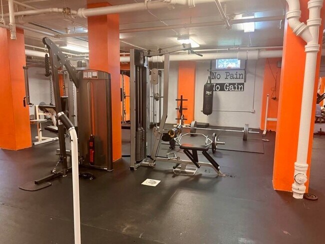 Building Photo - 201 St Pauls Ave