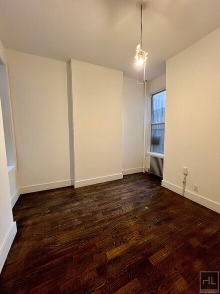 Building Photo - 3BR 1BA Massive Backyard w/ Performance Stage