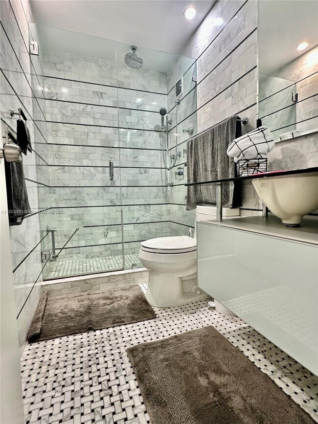 Building Photo - 4747 Collins Ave