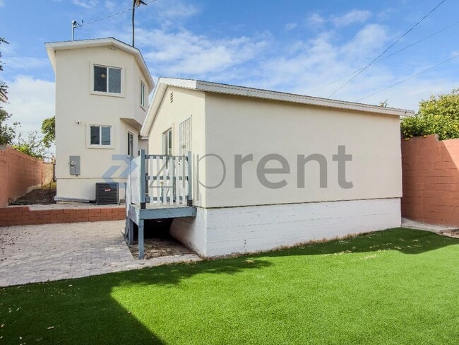 Building Photo - Unit