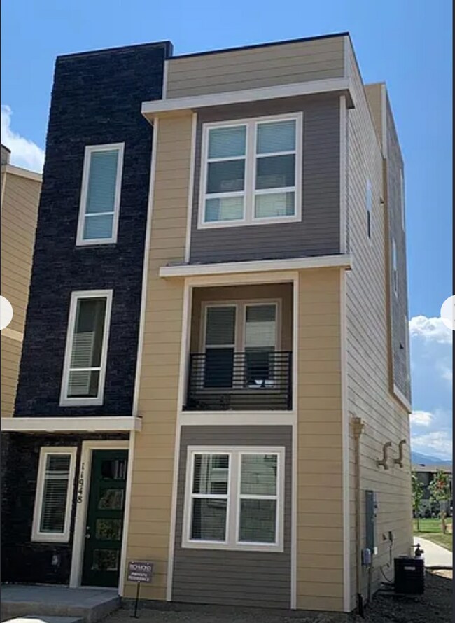 Building Photo - 11948 Mountview Ln