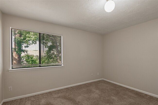 Building Photo - 1329 Windsor St