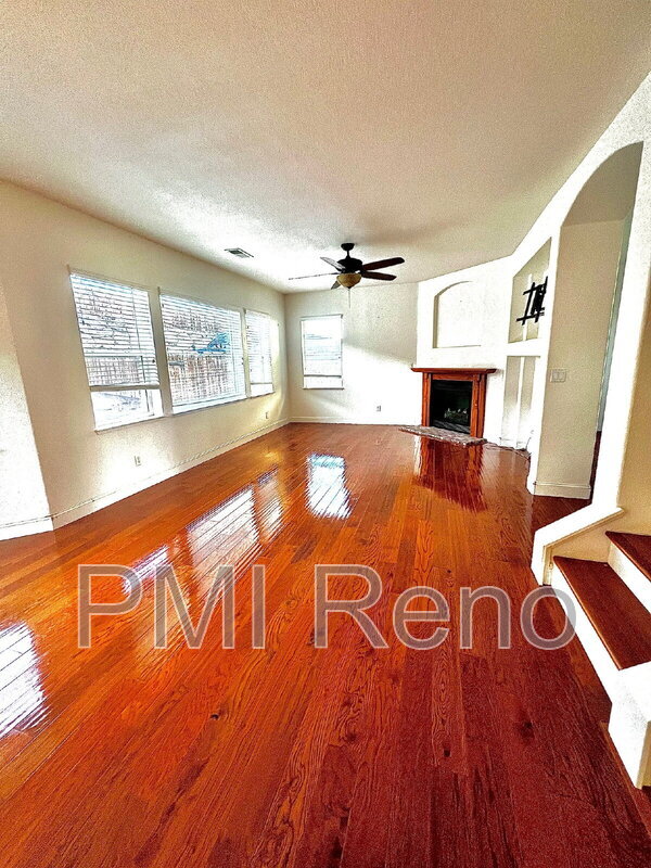 Building Photo - 1720 Oak Dr