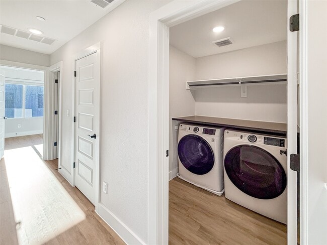 Building Photo - 5605 Mobeetie Lp