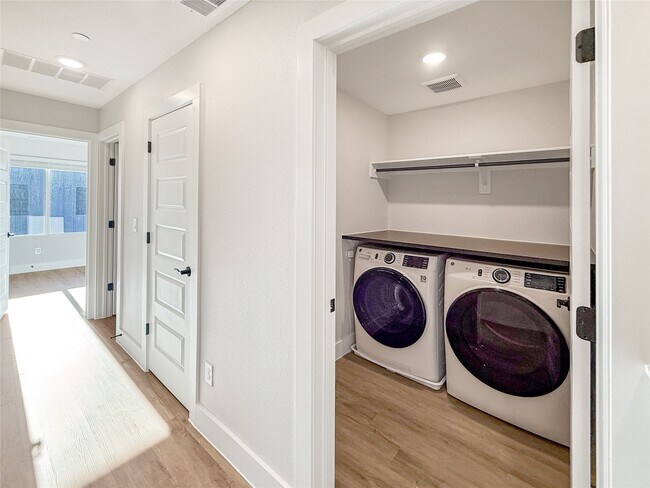 Building Photo - 5607 Mobeetie Lp