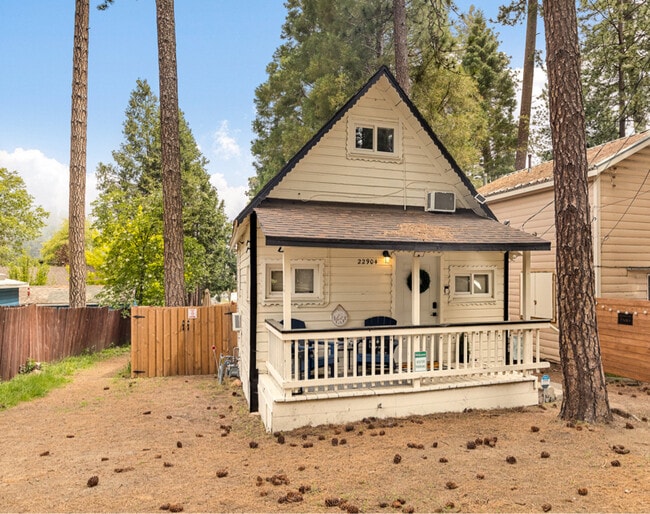 Building Photo - 22904 Waters Dr