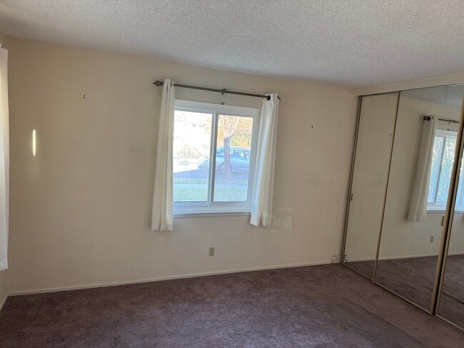 Building Photo - 15856 Lawnhill Dr