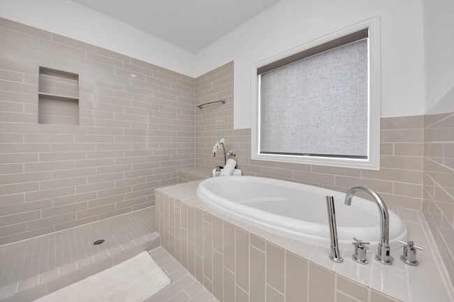 Building Photo - 1628 W 24th St
