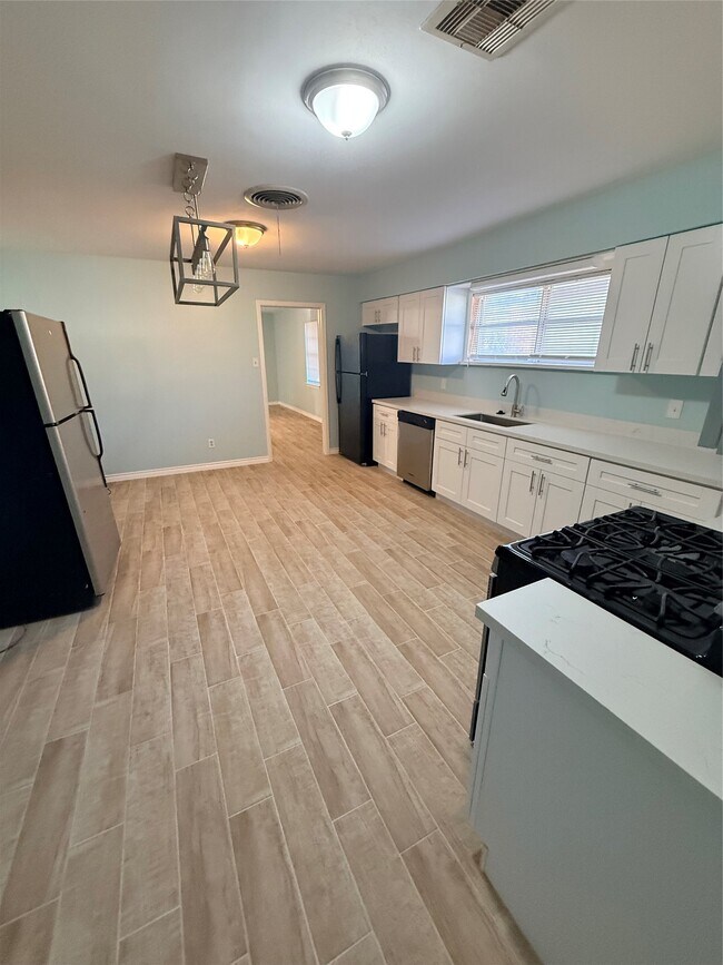Building Photo - 5107 Avenue Q