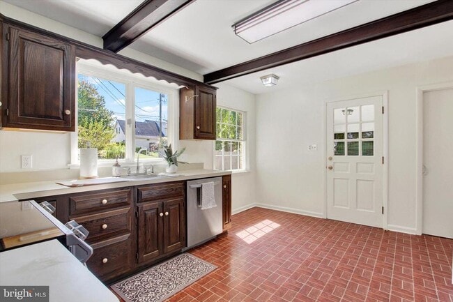 Building Photo - 974 Fairview Ave