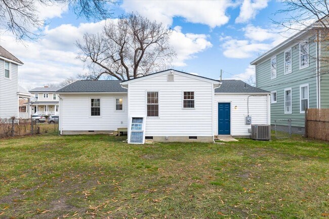 Building Photo - 2910 Fendall Ave