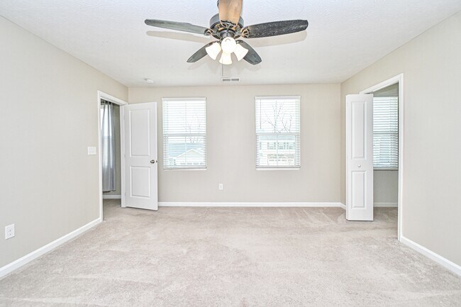 Building Photo - 5697 Julia Kate Dr