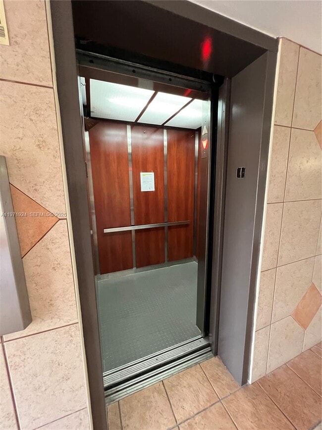 Building Photo - 9686 Fontainebleau Blvd