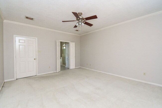 Building Photo - 127 Rush Haven Dr