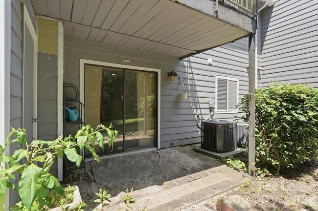 Building Photo - 2900 Heathstead Place