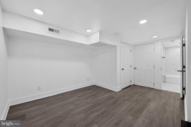Building Photo - 807 N 42nd St