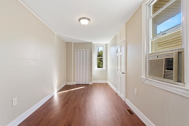 Building Photo - Charming 3 Bed, 1.5 Bath Home in York Pa!