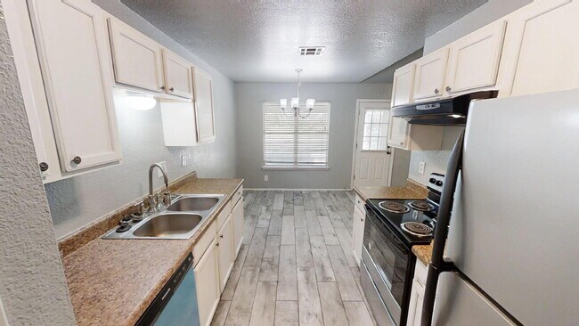 Building Photo - Welcome to your next home!