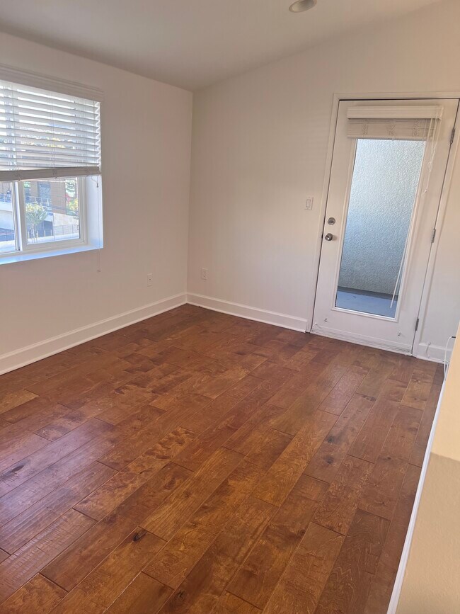 loft area - 14907 Moorpark St