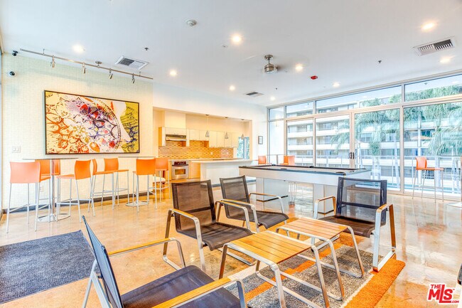 Building Photo - 645 W 9th St