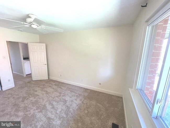 Building Photo - 301 Worthington Dr