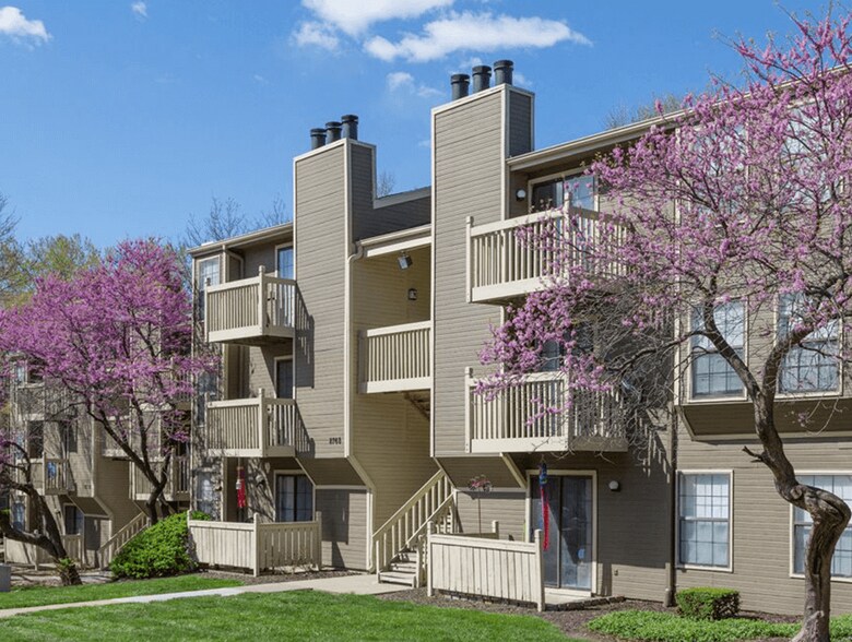 The Retreat at Woodridge Apartments Lenexa, KS Apartment Finder