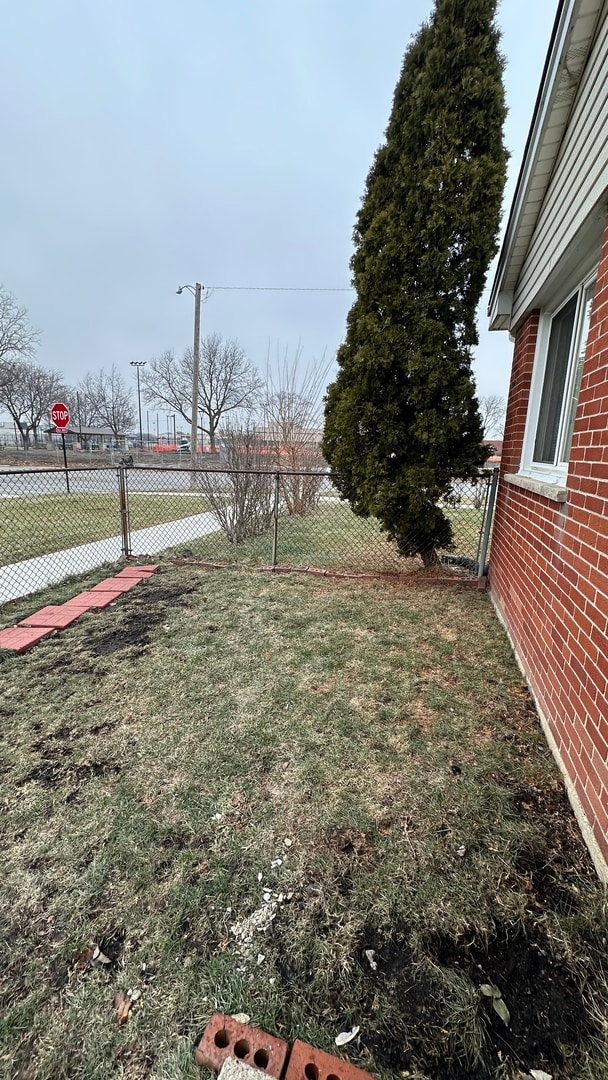 Building Photo - 9067 N Clifton Ave