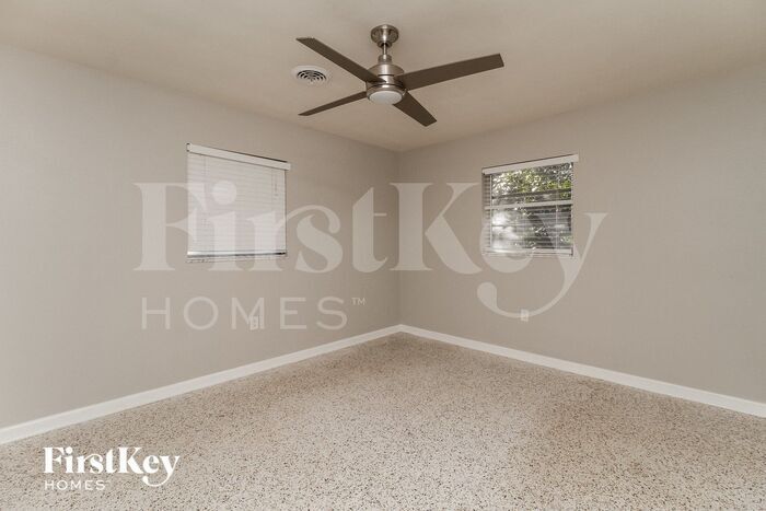 Building Photo - 909 Fort Ln Dr