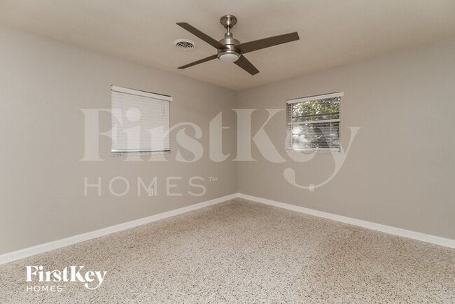 Building Photo - 909 Fort Ln Dr