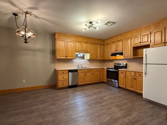 Building Photo - 11 Centre St