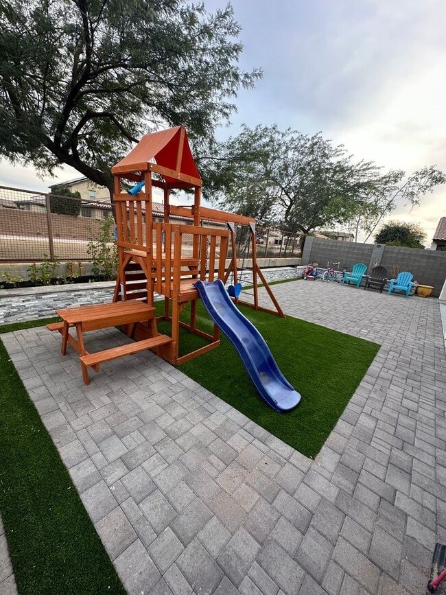 Building Photo - Charming 4 Bed 3 Bath Home in Meadows community, North Peoria !! POOL!!