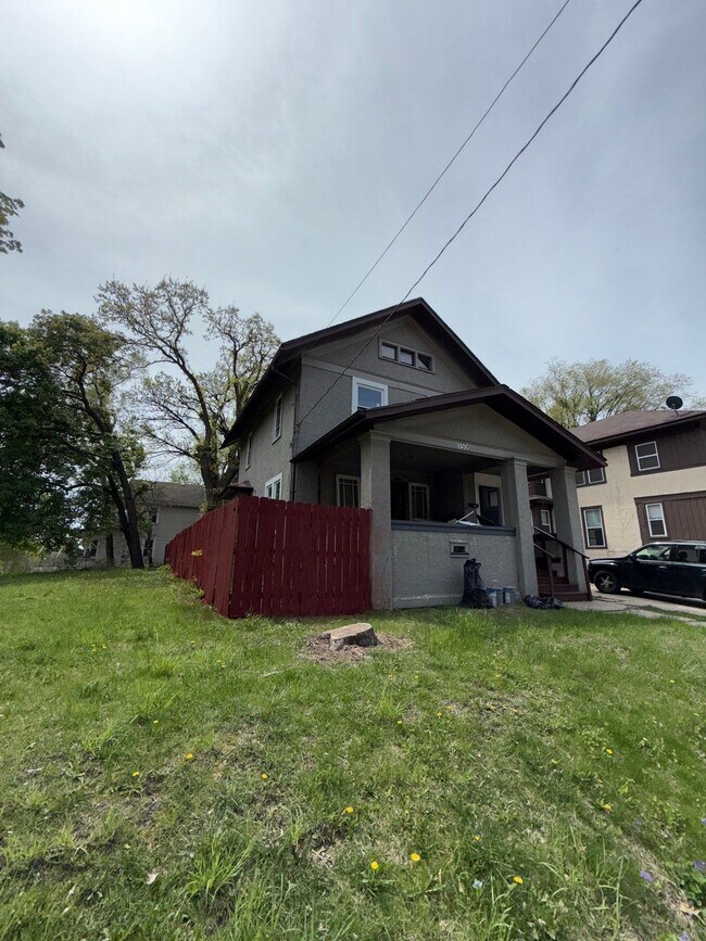 Primary Photo - 1506 School St